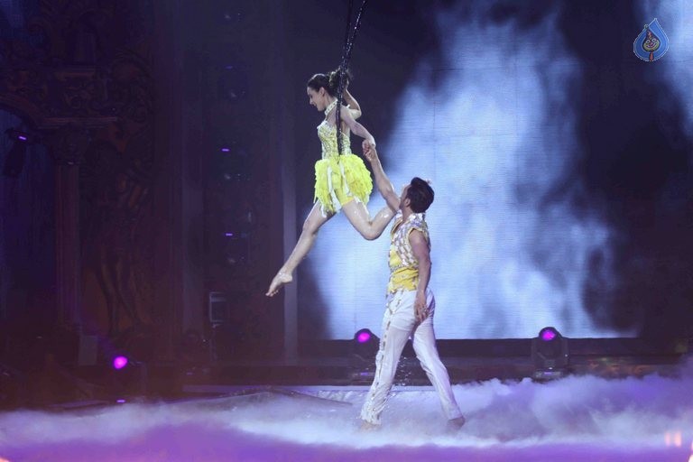 Bollywood Celebrities at Super Finale of JDJ - 34 / 48 photos