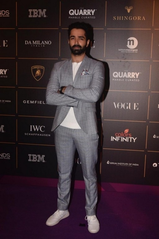 Bollywood Celebrities at Vogue Awards  - 5 / 54 photos