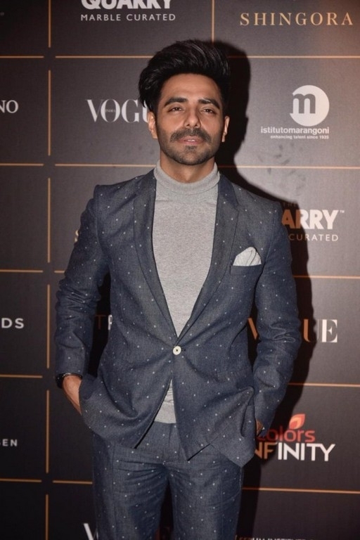 Bollywood Celebrities at Vogue Awards  - 6 / 54 photos