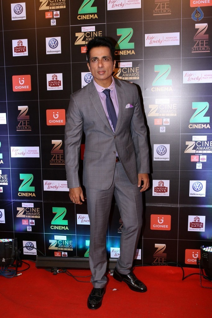 Bollywood Celebrities at Zee Cine Awards Red Carpet - 88 / 92 photos