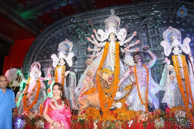 Bollywood Celebrities Attend Durga Pooja - 17 / 41 photos