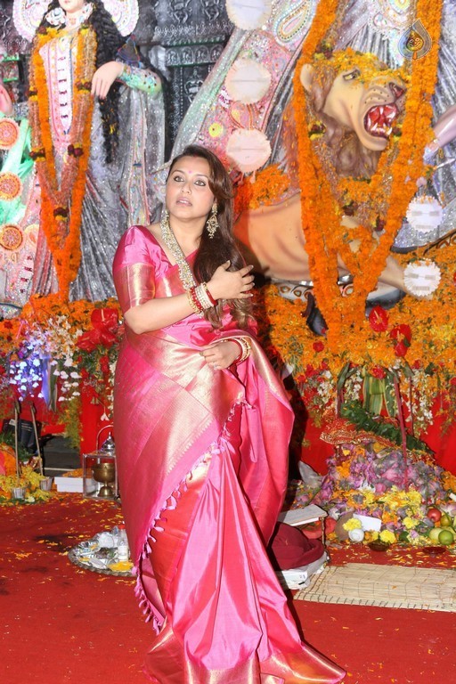 Bollywood Celebrities Attend Durga Pooja - 19 / 41 photos