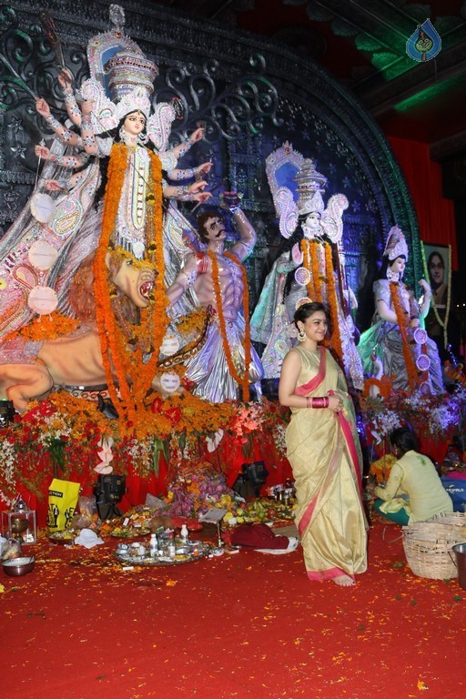 Bollywood Celebrities Attend Durga Pooja - 26 / 41 photos