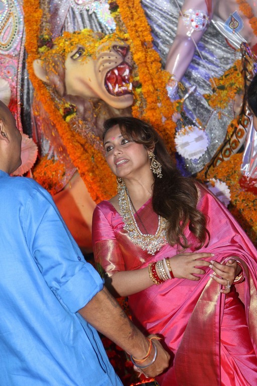 Bollywood Celebrities Attend Durga Pooja - 28 / 41 photos
