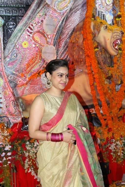 Bollywood Celebrities Attend Durga Pooja - 37 / 41 photos