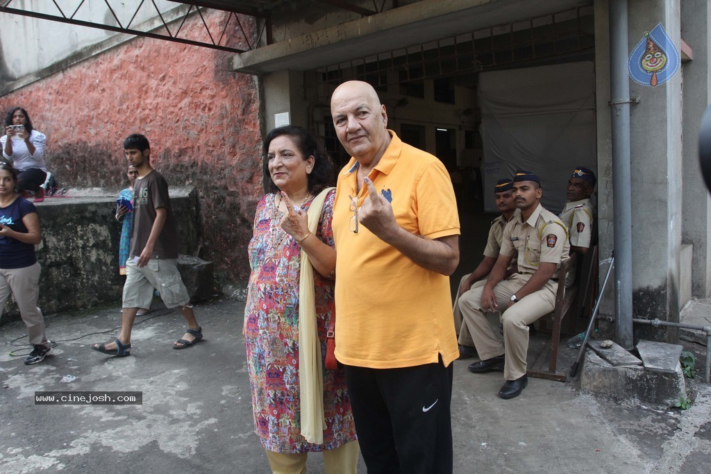 Bollywood Celebrities Cast Their Votes - 5 / 121 photos