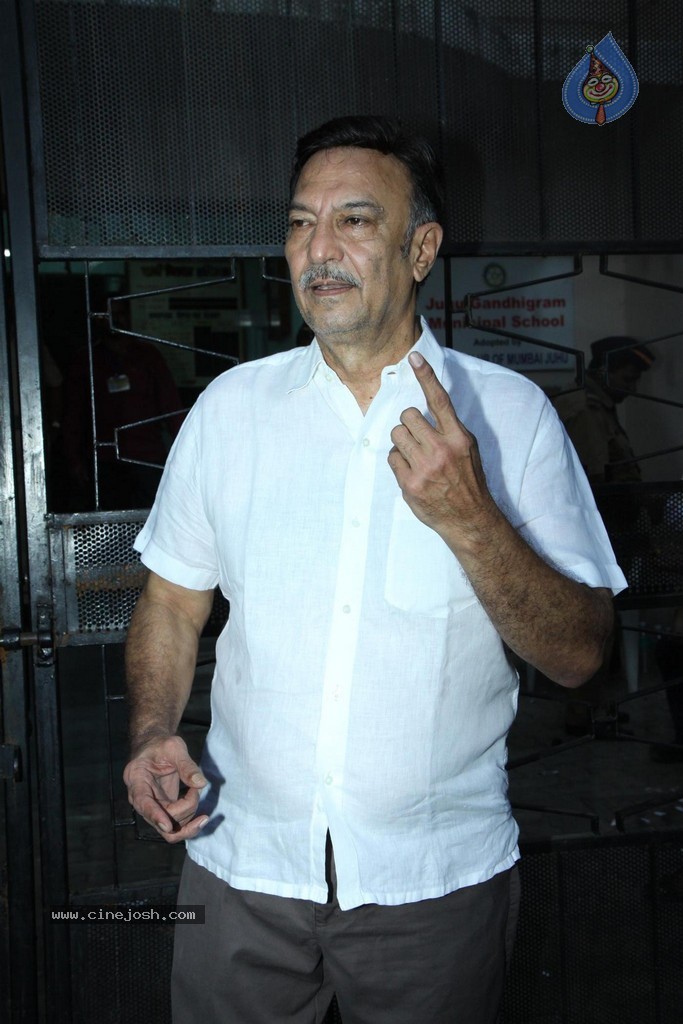 Bollywood Celebrities Cast Their Votes - 10 / 121 photos