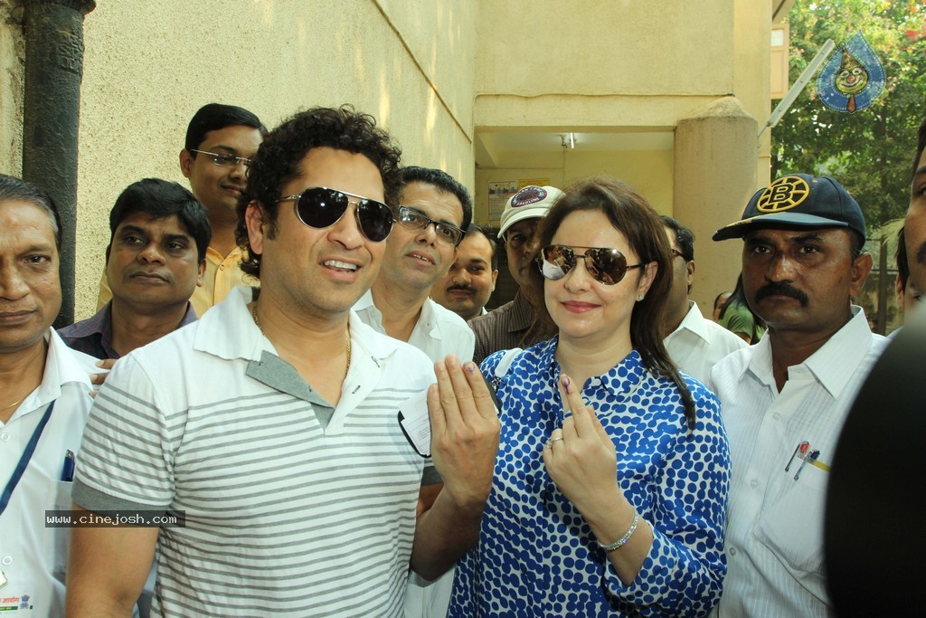 Bollywood Celebrities Cast Their Votes - 14 / 121 photos