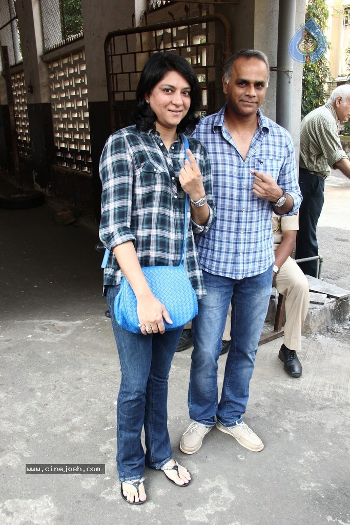 Bollywood Celebrities Cast Their Votes - 30 / 121 photos