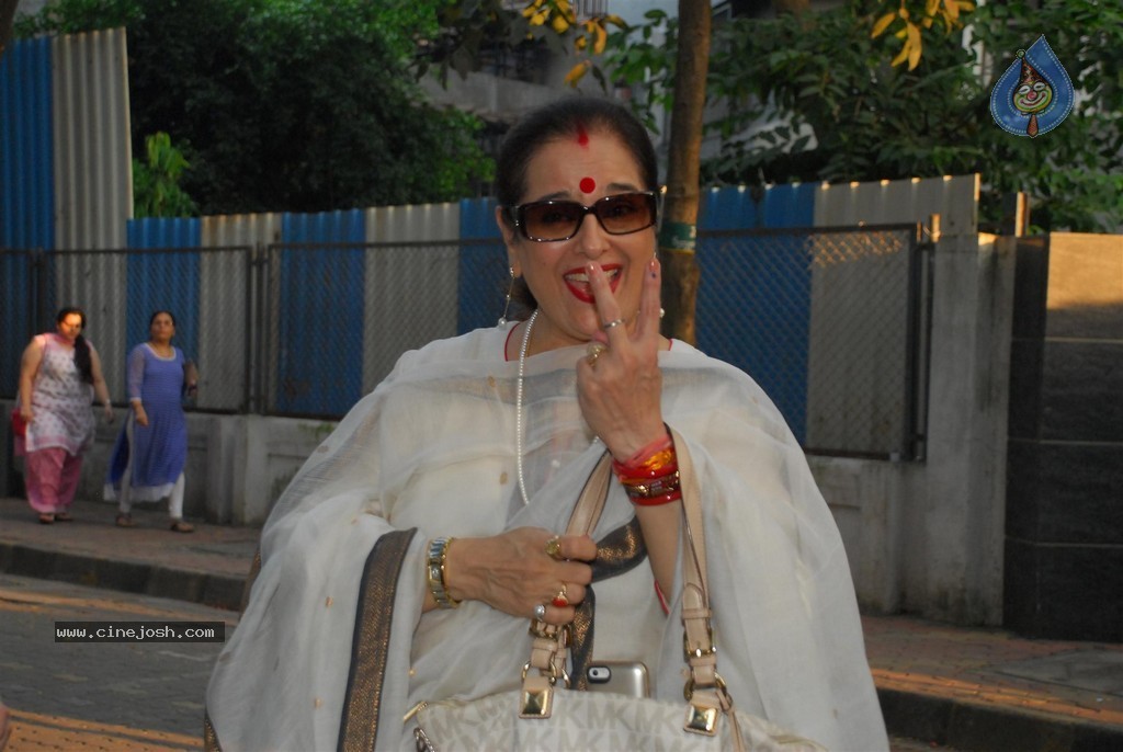 Bollywood Celebrities Cast Their Votes - 31 / 121 photos