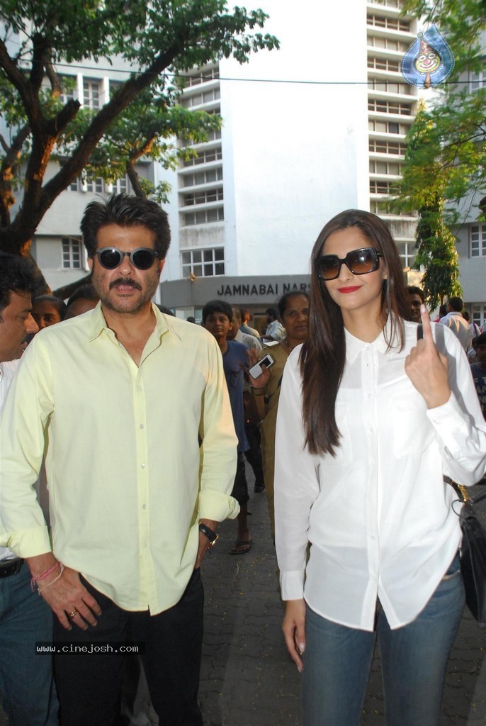 Bollywood Celebrities Cast Their Votes - 33 / 121 photos