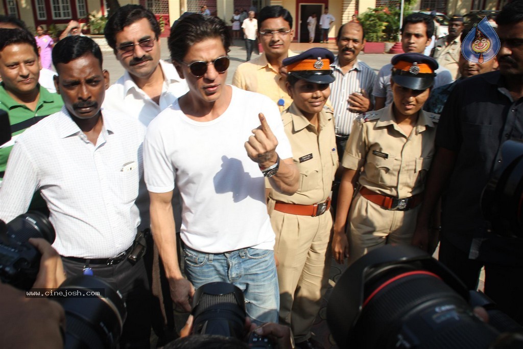 Bollywood Celebrities Cast Their Votes - 39 / 121 photos