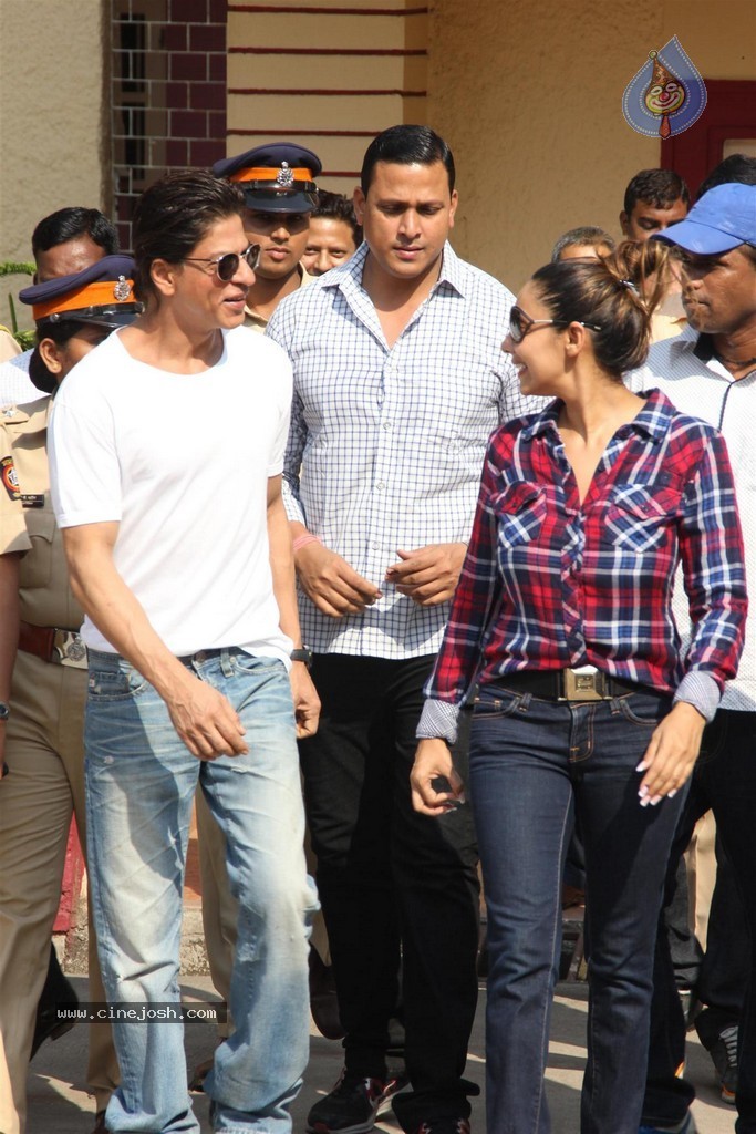 Bollywood Celebrities Cast Their Votes - 41 / 121 photos
