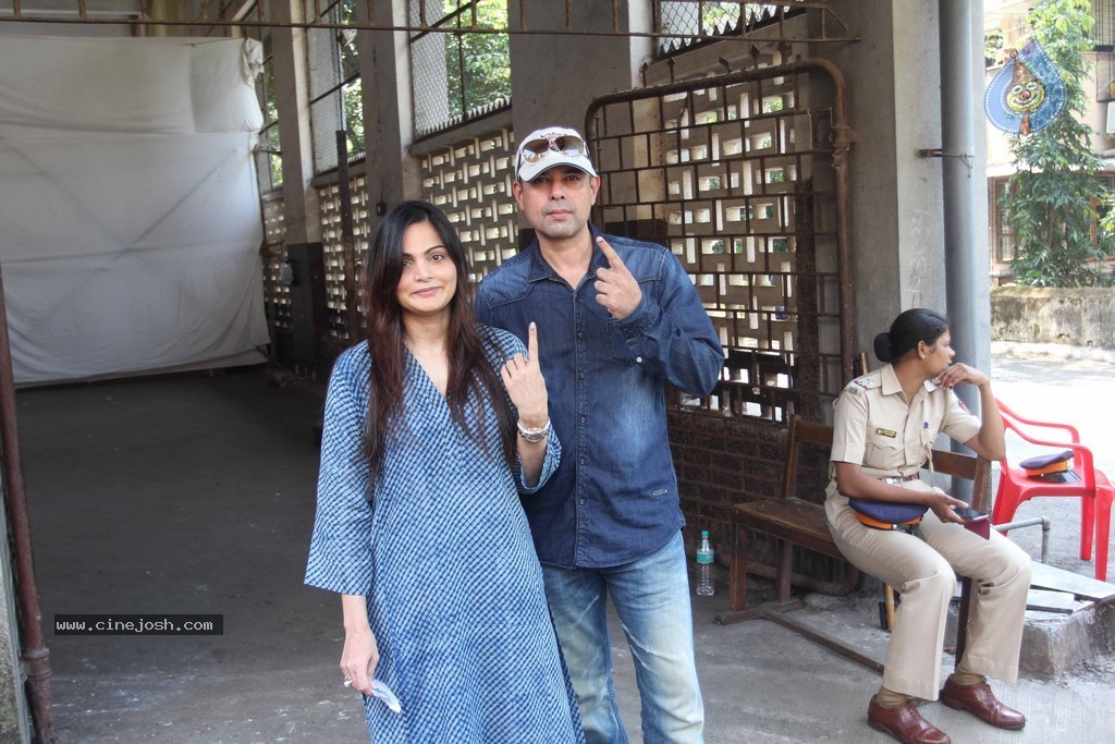 Bollywood Celebrities Cast Their Votes - 44 / 121 photos