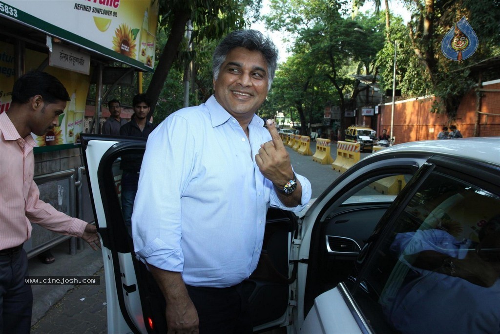 Bollywood Celebrities Cast Their Votes - 47 / 121 photos