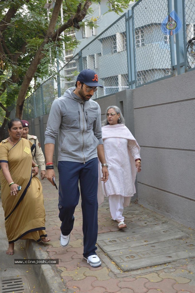 Bollywood Celebrities Cast Their Votes - 52 / 121 photos