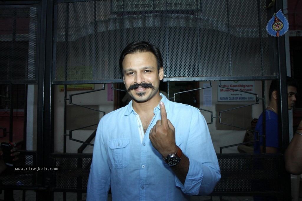 Bollywood Celebrities Cast Their Votes - 56 / 121 photos