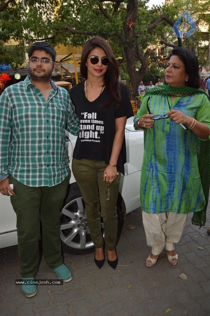 Bollywood Celebrities Cast Their Votes - 57 / 121 photos