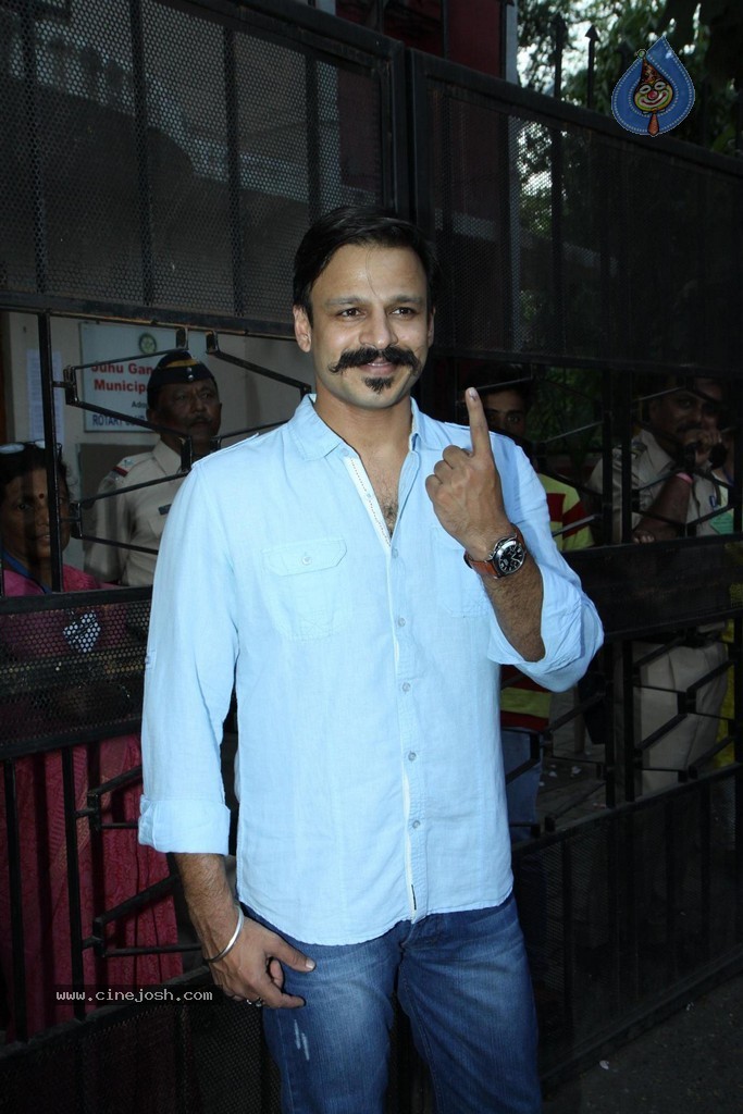 Bollywood Celebrities Cast Their Votes - 61 / 121 photos