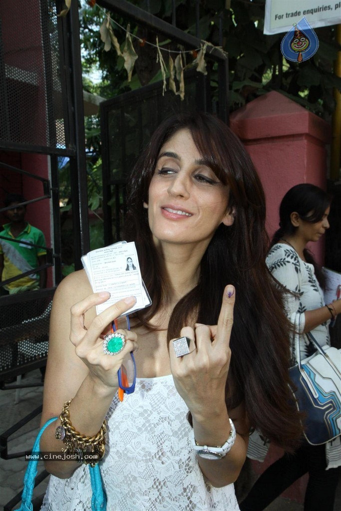 Bollywood Celebrities Cast Their Votes - 72 / 121 photos