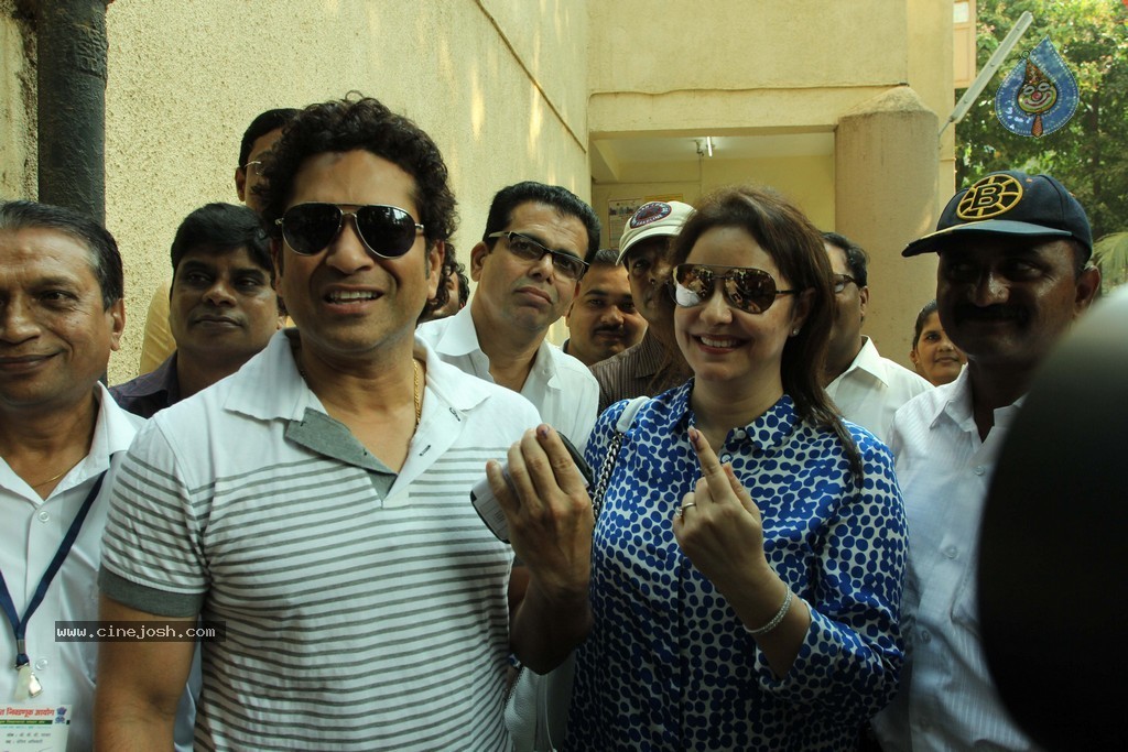 Bollywood Celebrities Cast Their Votes - 74 / 121 photos