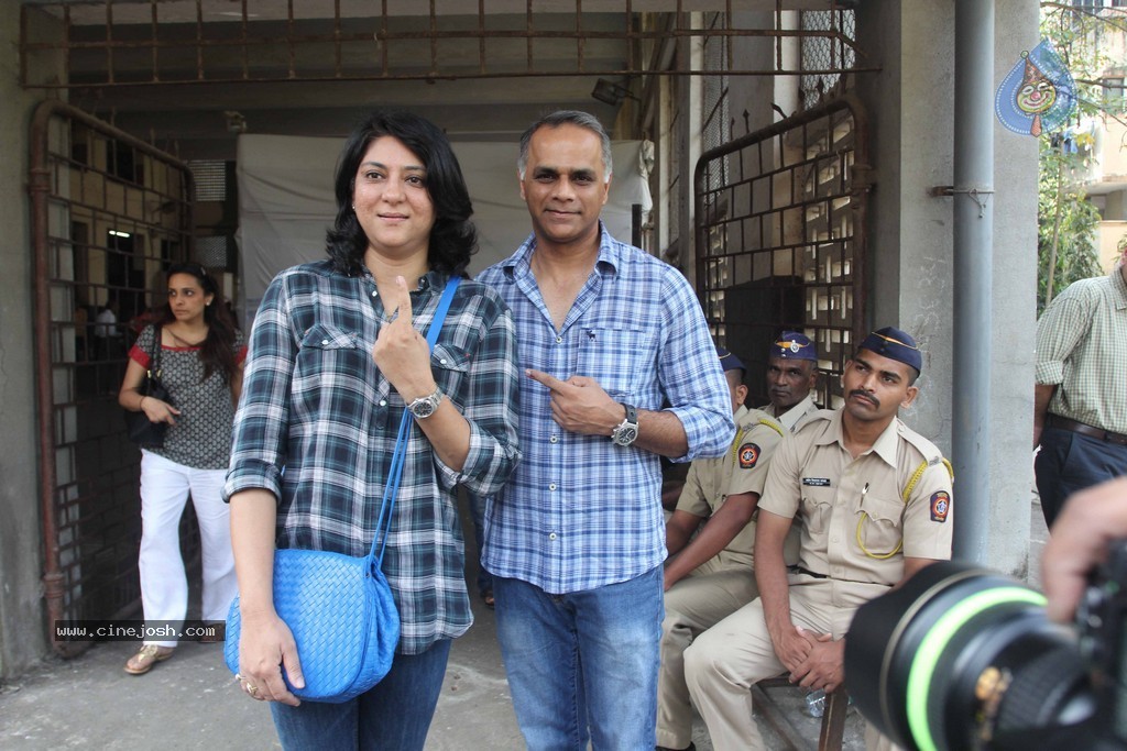 Bollywood Celebrities Cast Their Votes - 75 / 121 photos