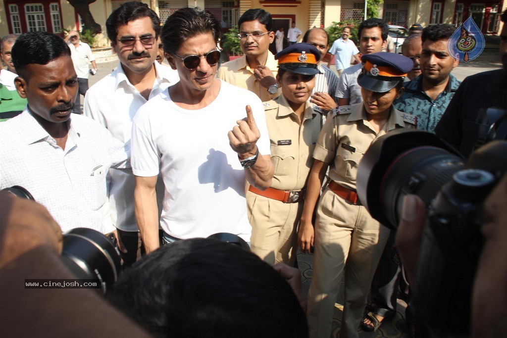 Bollywood Celebrities Cast Their Votes - 77 / 121 photos