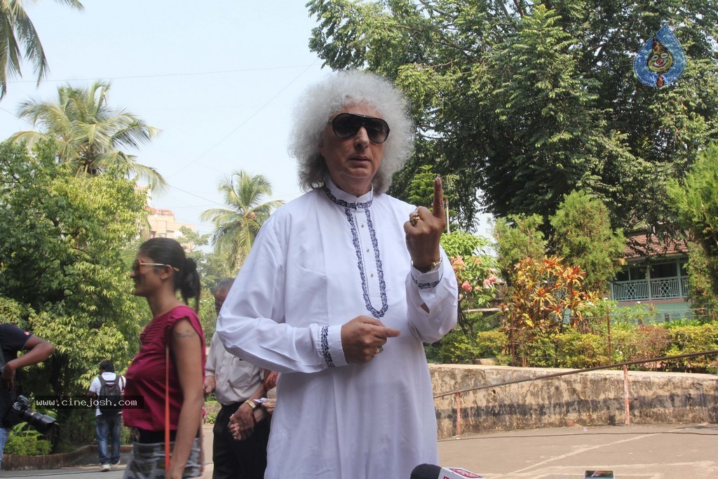 Bollywood Celebrities Cast Their Votes - 78 / 121 photos