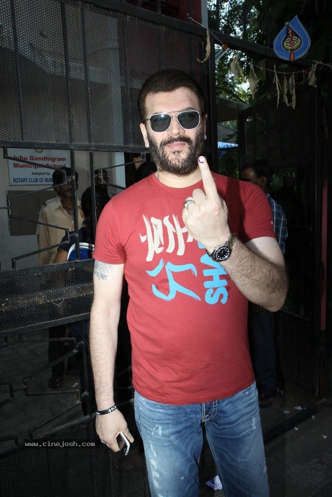 Bollywood Celebrities Cast Their Votes - 81 / 121 photos