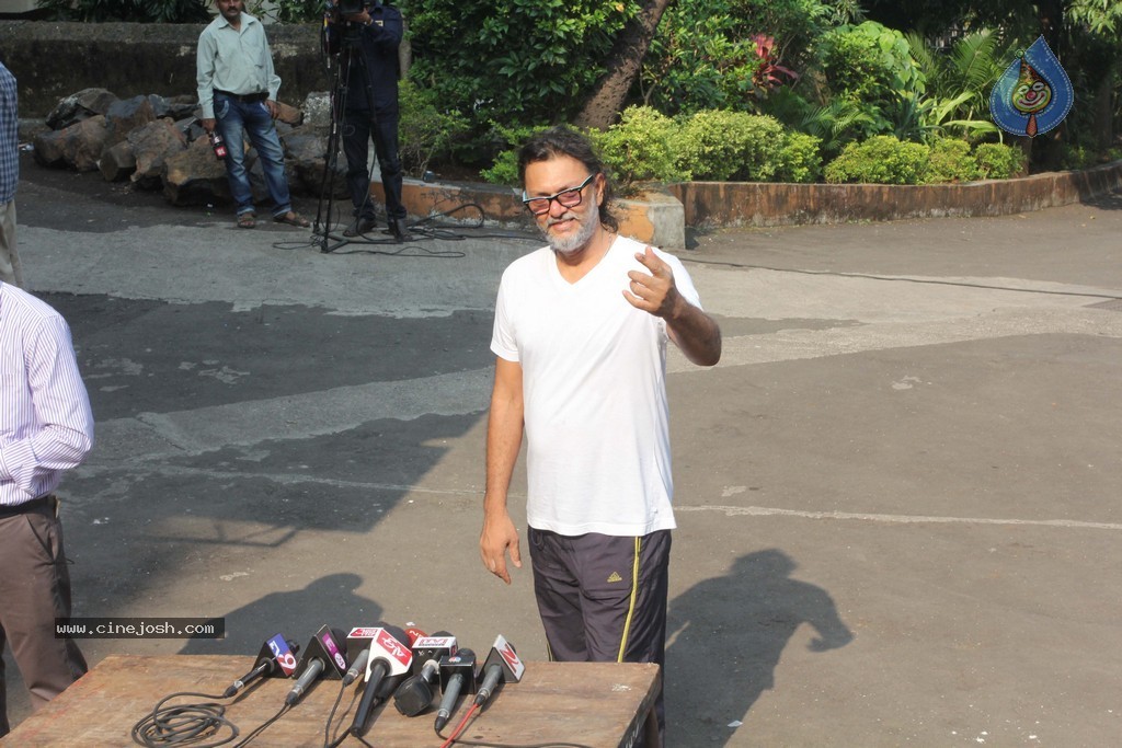 Bollywood Celebrities Cast Their Votes - 82 / 121 photos