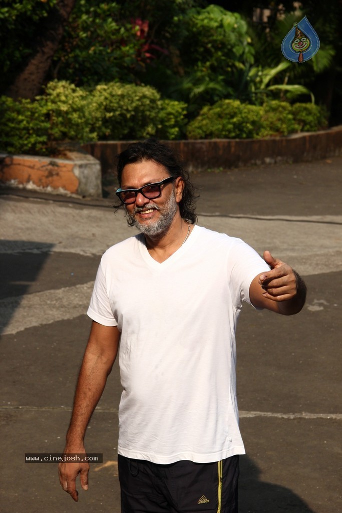 Bollywood Celebrities Cast Their Votes - 90 / 121 photos