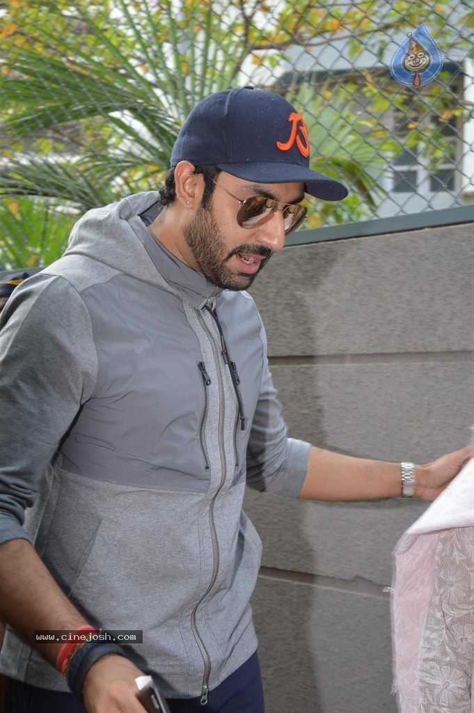 Bollywood Celebrities Cast Their Votes - 108 / 121 photos