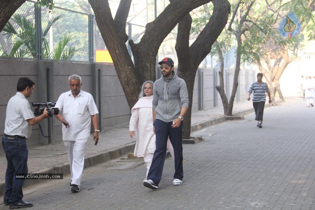 Bollywood Celebrities Cast Their Votes - 114 / 121 photos