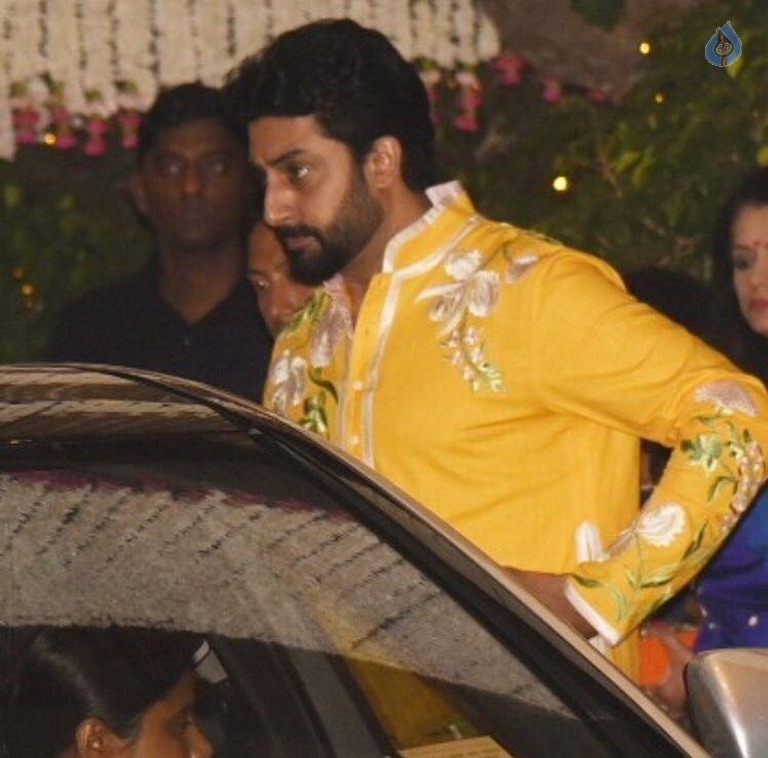 Bollywood Celebrities Celebrates Ganesh Chaturthi Photos - 33 / 53 photos
