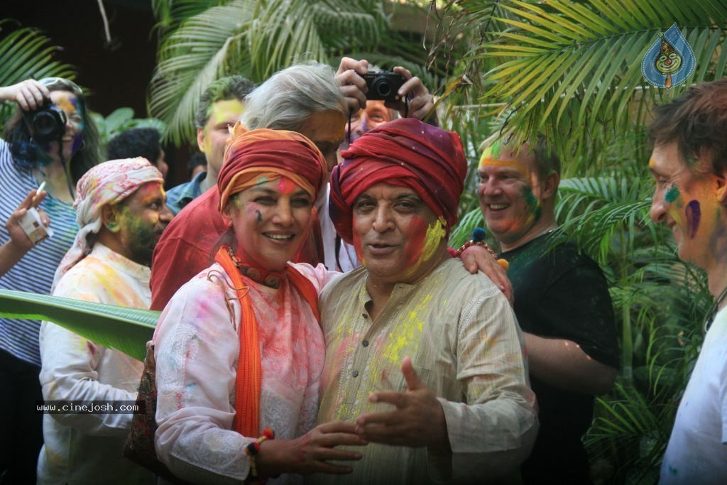 Bollywood Celebrities Celebrates Holi - 8 / 178 photos