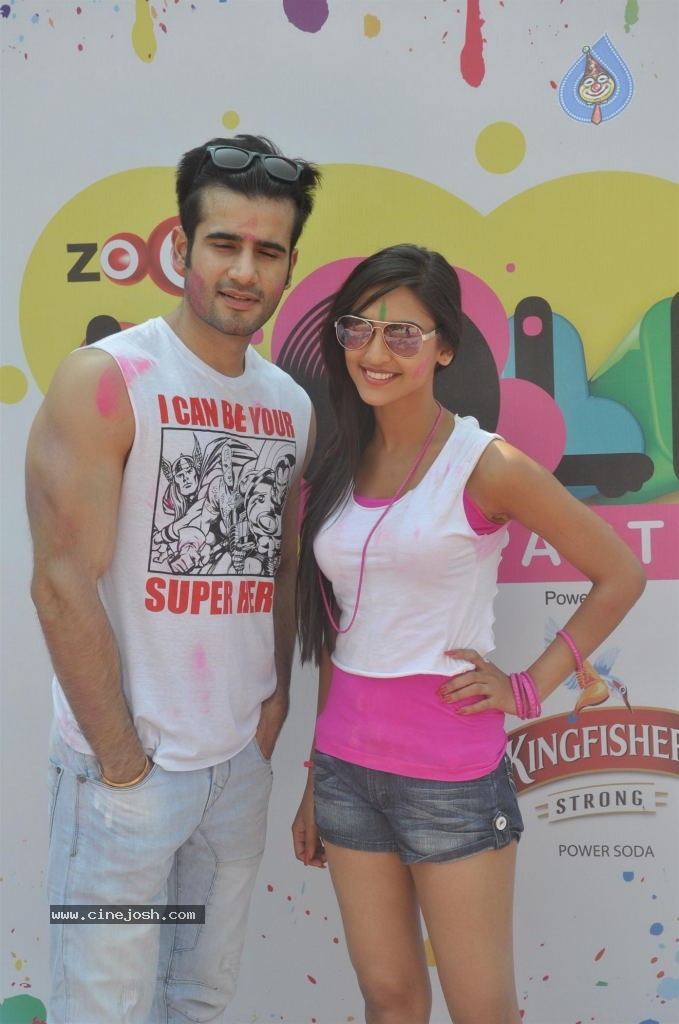 Bollywood Celebrities Celebrates Holi - 38 / 178 photos