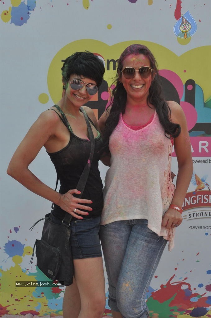 Bollywood Celebrities Celebrates Holi - 55 / 178 photos