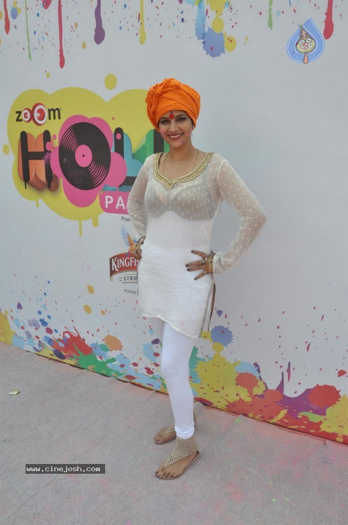 Bollywood Celebrities Celebrates Holi - 58 / 178 photos