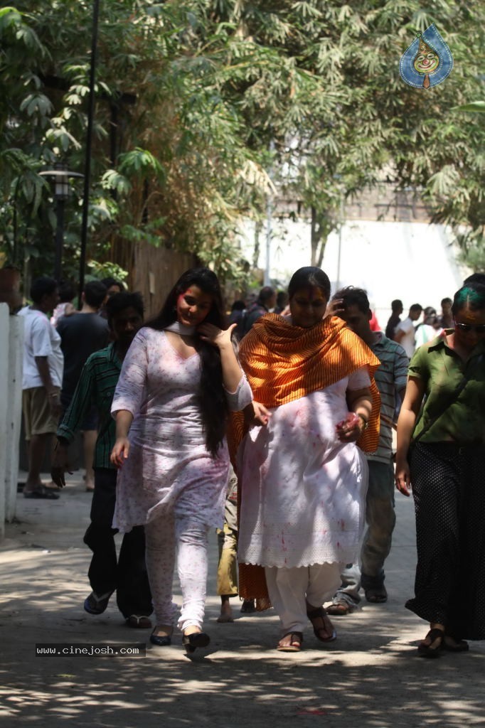 Bollywood Celebrities Celebrates Holi - 115 / 178 photos