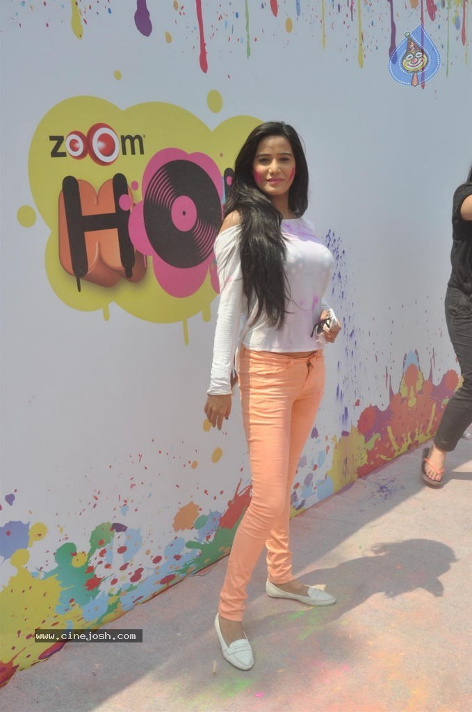 Bollywood Celebrities Celebrates Holi - 139 / 178 photos