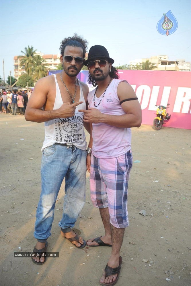 Bollywood Celebrities Celebrates Holi - 140 / 178 photos