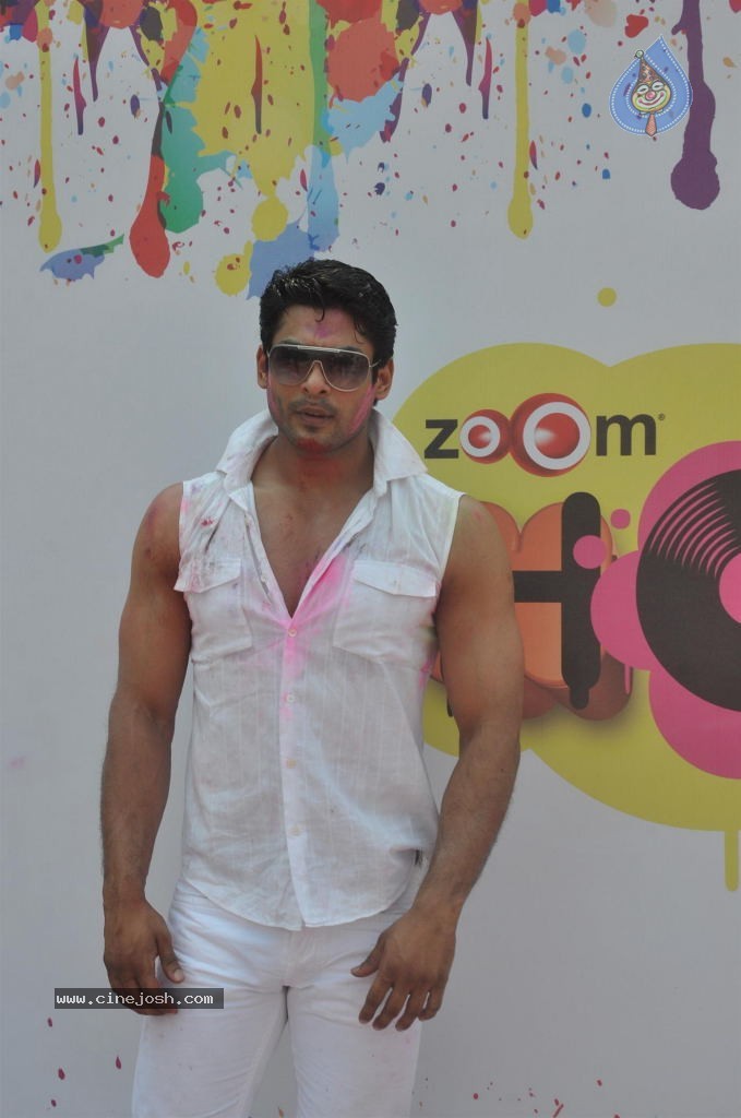 Bollywood Celebrities Celebrates Holi - 167 / 178 photos