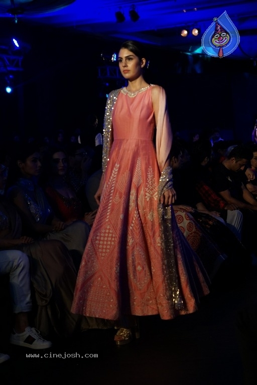 Bollywood Celebrities Ramp Walk At The Mijwan Fashion Show 2018 Photo 3 of 19