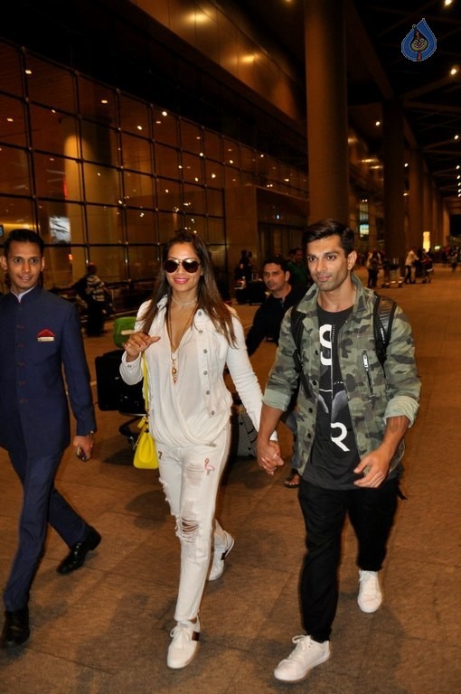 Bollywood Celebrities Spotted at Airport - 4 / 34 photos