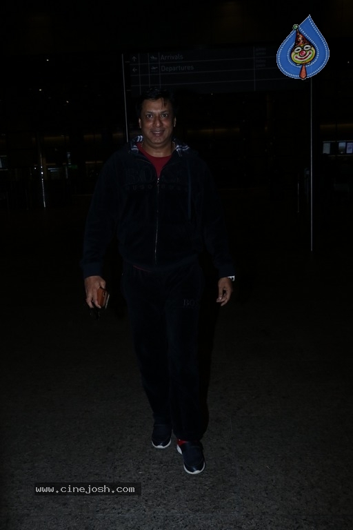 Bollywood Celebrities Spotted at Airport - 18 / 28 photos