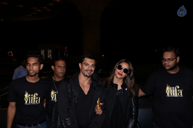 Bollywood Celebrities Spotted at Airport - 21 / 63 photos