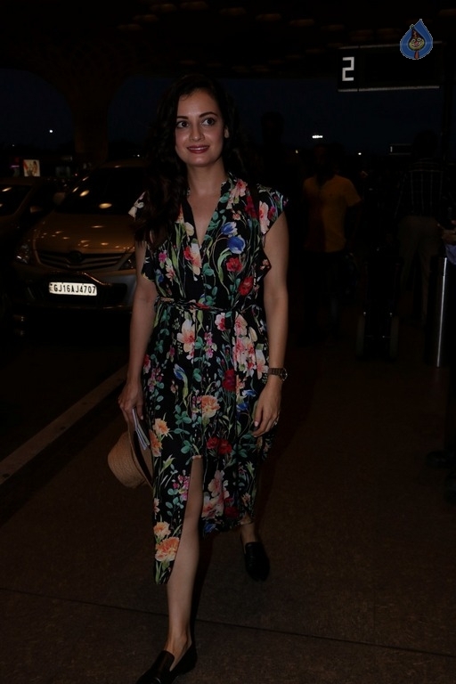 Bollywood Celebrities Spotted at Airport - 24 / 63 photos