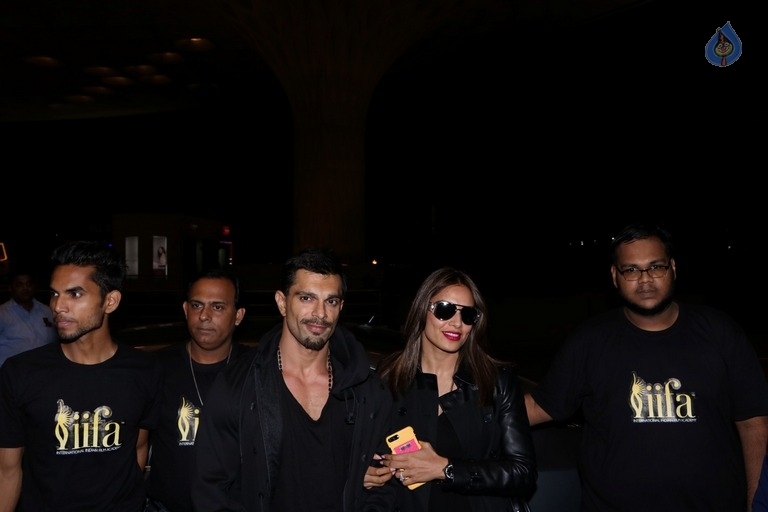 Bollywood Celebrities Spotted at Airport - 25 / 63 photos