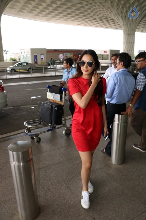 Bollywood Celebrities Spotted at Airport - 59 / 63 photos
