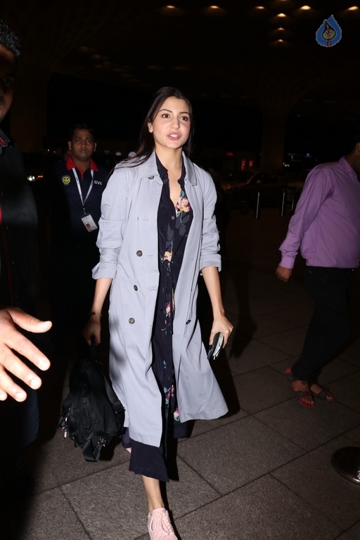 Bollywood Celebrities Spotted at Airport - 2 / 21 photos